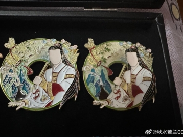 秋徽章。人间惊鸿客。